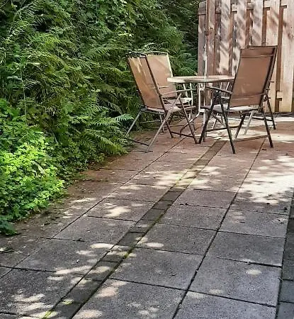 Semesterbostad Hanina va dans les bois